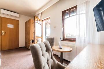 Фото номера Двухместный номер с 1 кроватью и балконом Отель Hotel Kahlberg г. Крыница-Морска 4